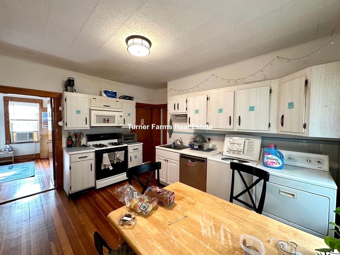 Primary Photo - 30 Adams St