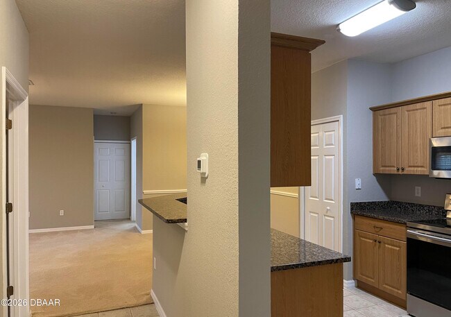 Foto del edificio - 830 Airport Rd