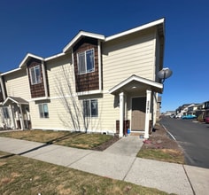 Building Photo - 2541 NW Cedar Ave