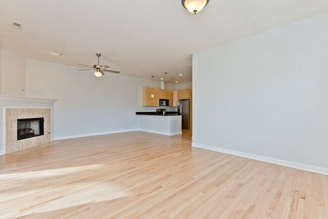 Foto del edificio - Prime West Loop 2BD/2BA