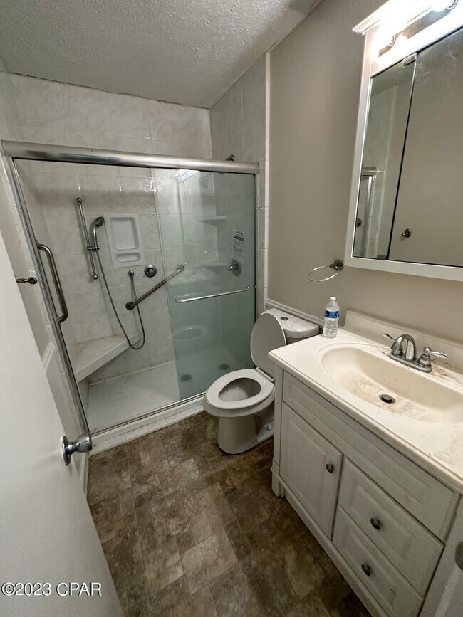 Building Photo - 102 Hershel Ct