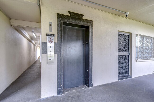 Foto del edificio - 1000 49th St N