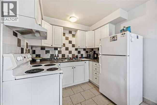 Building Photo - 205 FANE St