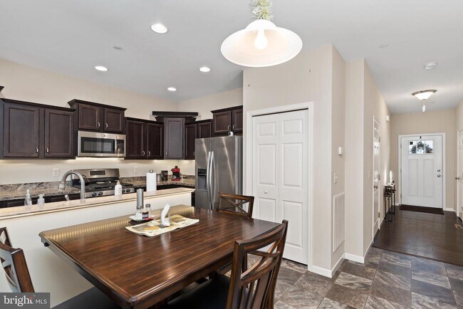 Foto del edificio - 1770 Fairbank Ln