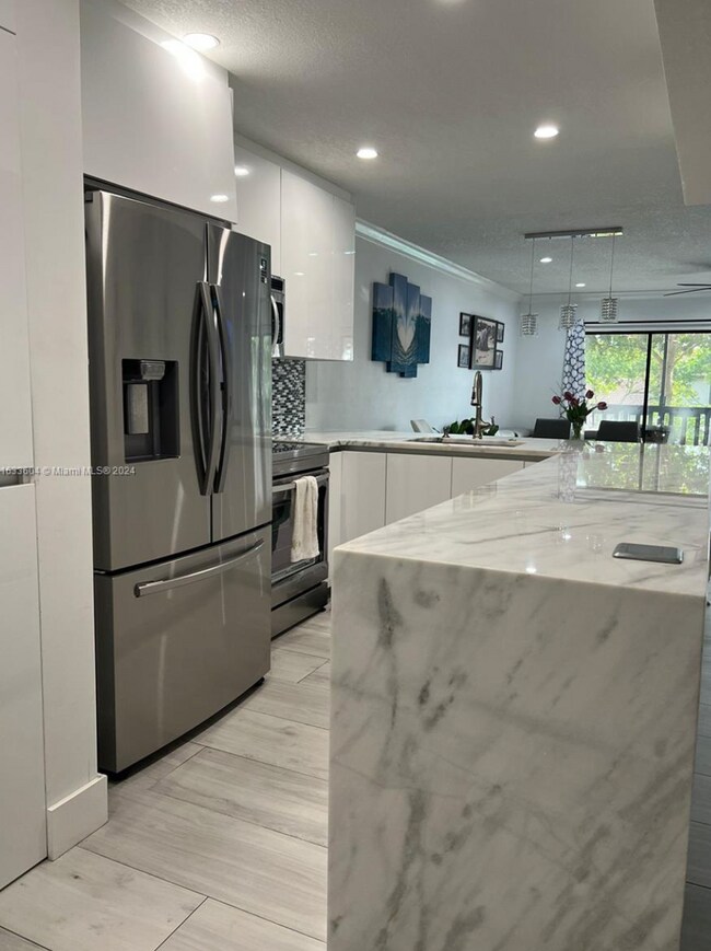 Foto del edificio - 1021 Mockingbird Ln