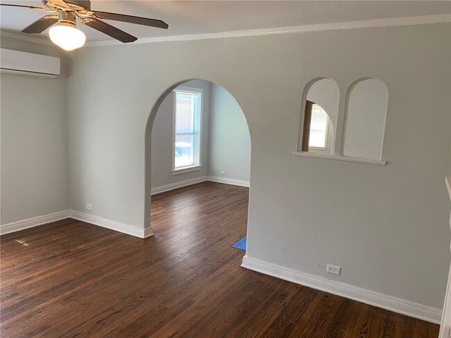 Building Photo - 5217 Stoneleigh Ave