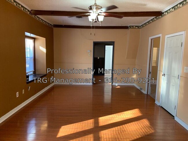 Building Photo - 1525 S Waco Ave