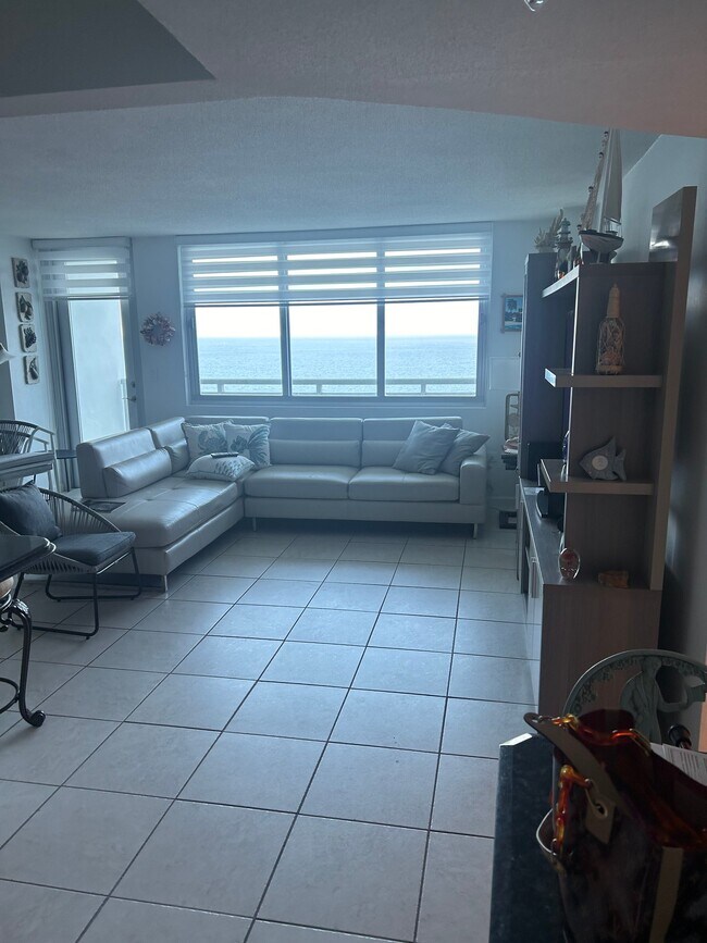 Foto del edificio - 7135 Collins Ave