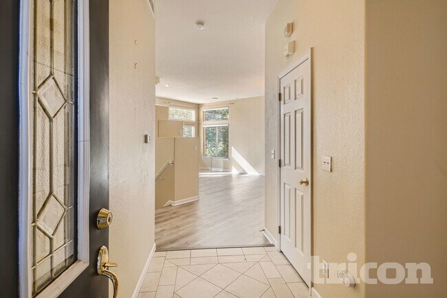 Building Photo - 5971 S Zeno Ct