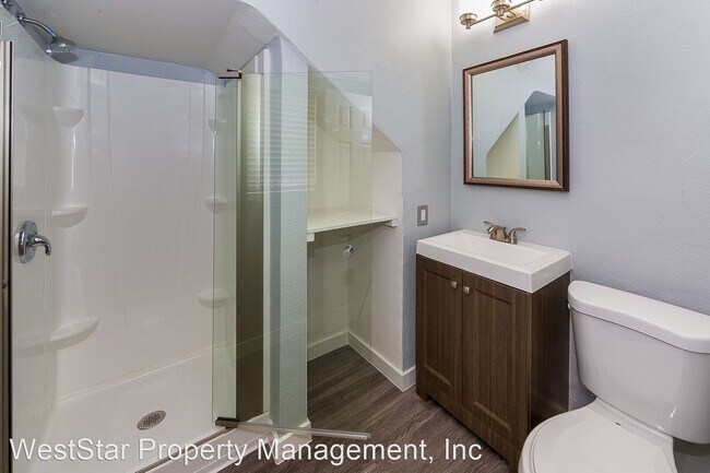 Foto del edificio - 1377 N Warren Ave