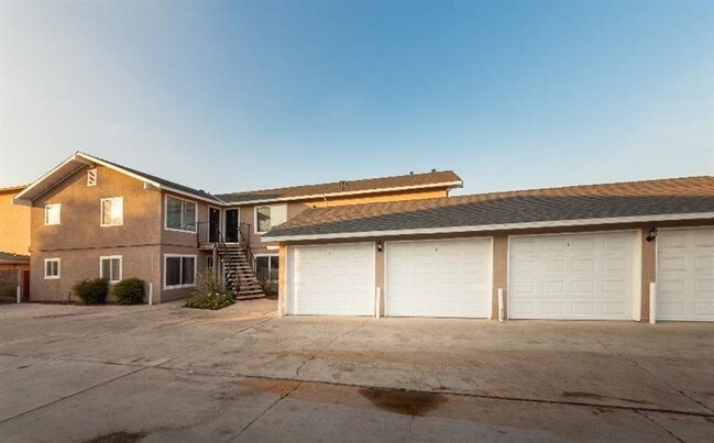 Building Photo - 810 S Adler Ave