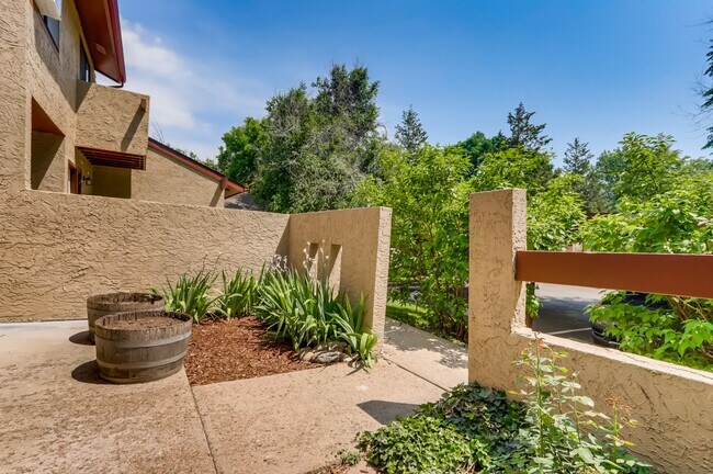 Foto del edificio - 2647 Grapewood Ln