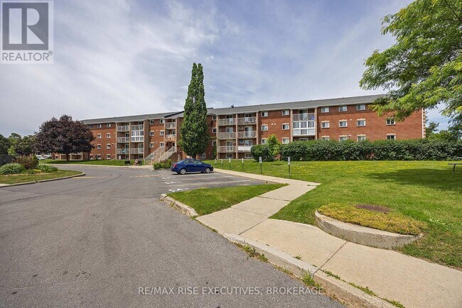 Photo du bâtiment - 580 Armstrong Rd