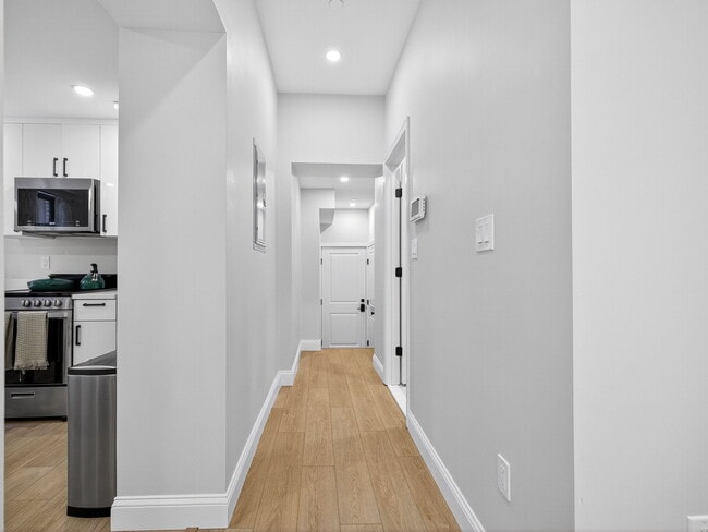 Building Photo - 176 Salem St