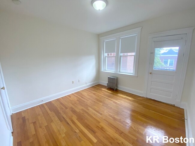 Building Photo - 15 Selkirk Rd