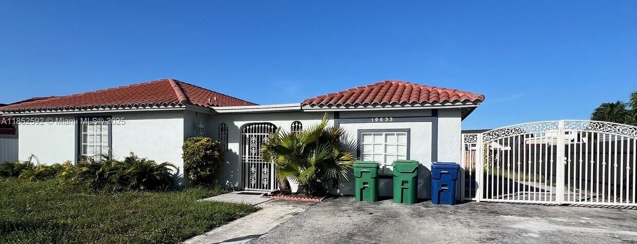 Foto principal - 19633 NW 59th Ave