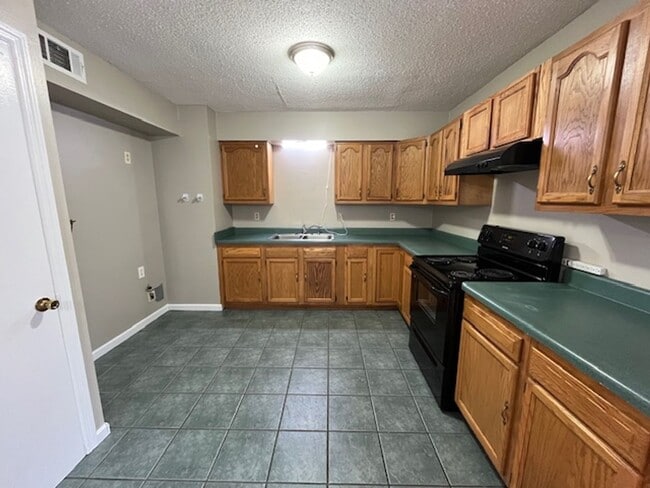 Foto del edificio - Renovated 3 Bedroom 1 Bath Home for Rent! with Detached Garage!