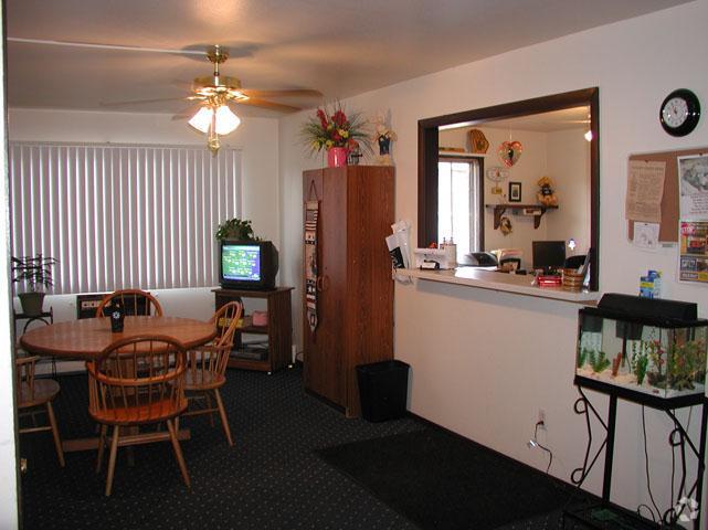 Leasing Office - Garden Bay Square