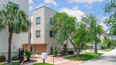 Building Photo - 731 Reinerman St