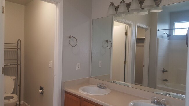 Building Photo - 3 Bedroom Ranch