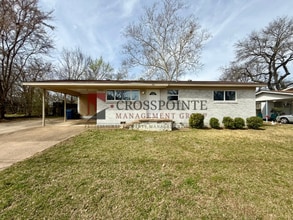 Building Photo - 101 N Rainbow Dr