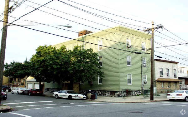 Building Photo - 177 Lincoln St