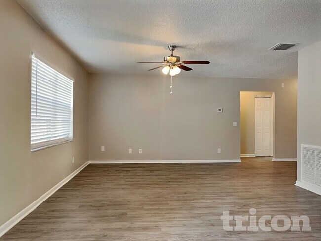 Foto del edificio - 309 Regal Park Dr