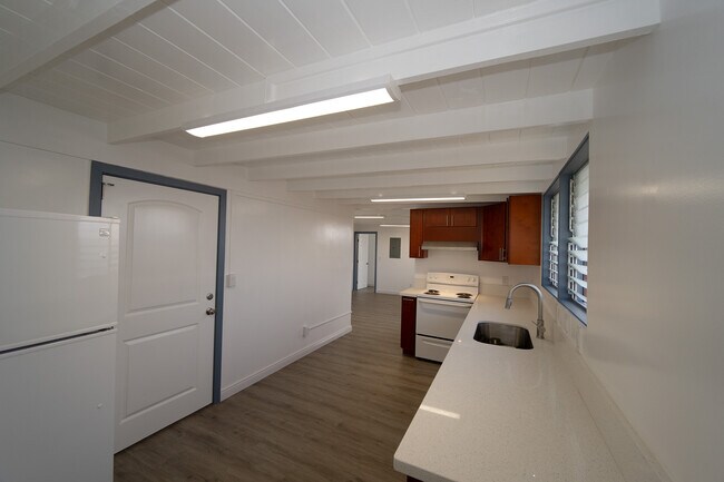 Building Photo - 1957 Hoohai St