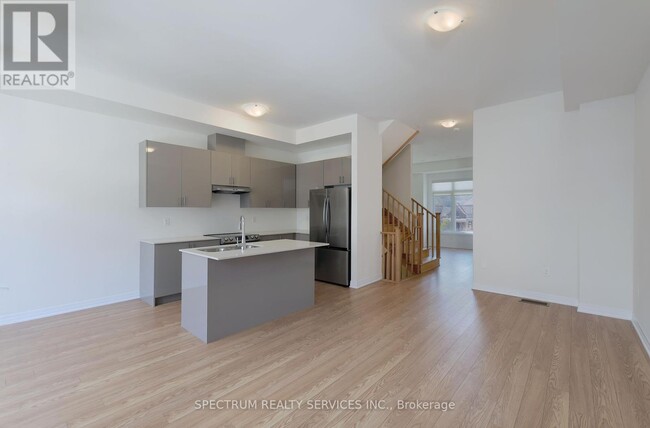 Building Photo - 176 DE LA ROCHE Dr