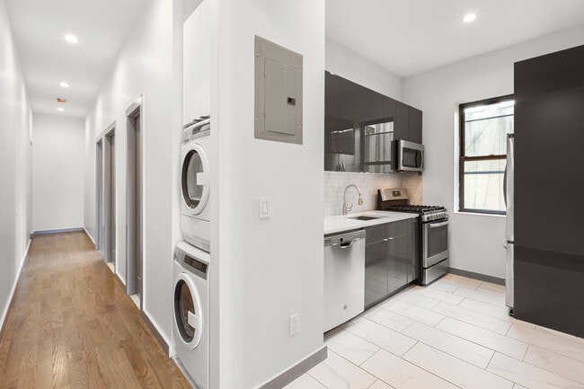 Building Photo - 560 W 163rd St
