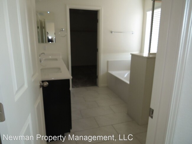 Building Photo - 4 br, 2.5 bath House - 8331 Indian Lakes Ct