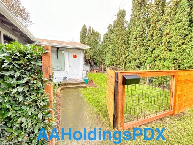 Photo - 2312 NE Lombard St House