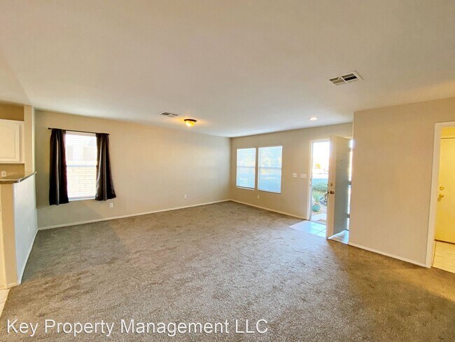 Foto del edificio - 2 br, 2 bath House - 1037 Cedar Pines St