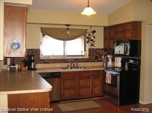 Building Photo - 253 Brittany Dr