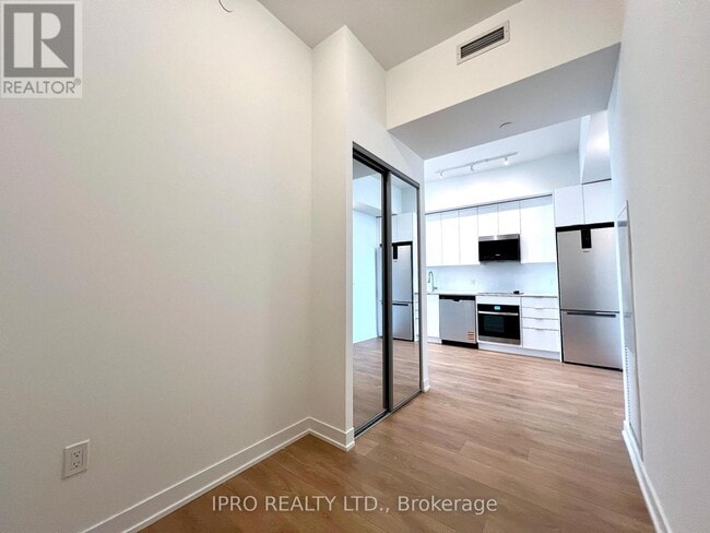 Building Photo - 498-2498 Caldari Rd