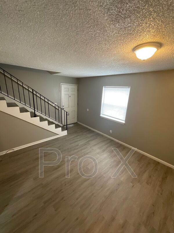 Building Photo - 2027-2037 S River St