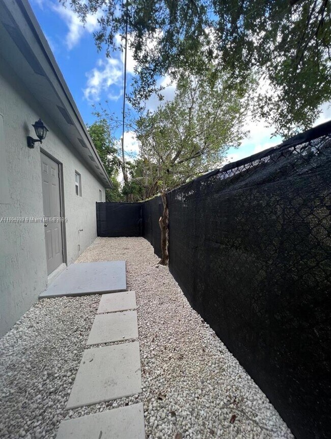 Foto del edificio - 1621 NW 118th St