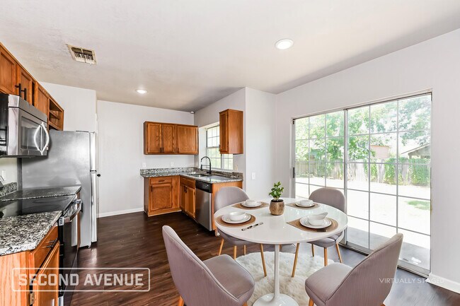 Foto del edificio - 2712 Creekwood Ln