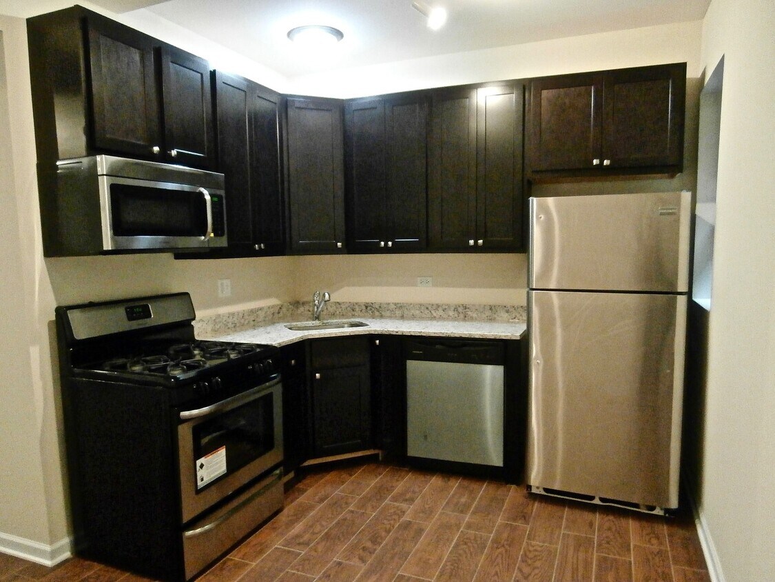 Foto principal - 4751 N Troy St