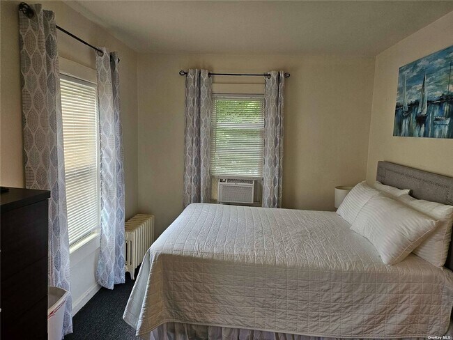 Building Photo - 74 Pearsall Ave