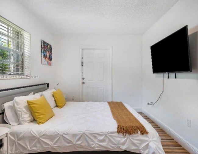 Foto del edificio - 330 N 68th Ave