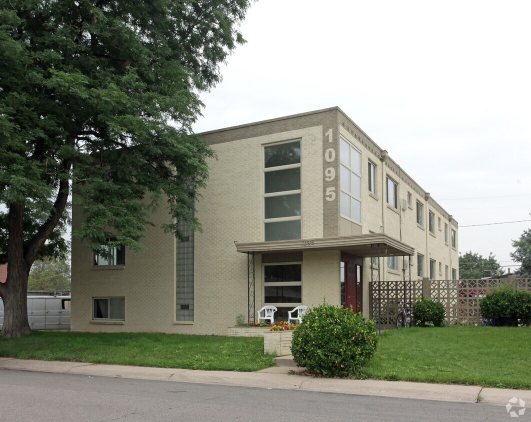 Primary Photo - Woodlawn Apartments