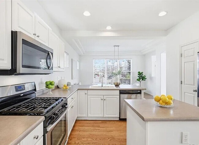 Foto del edificio - Available NOW! 4-Bedroom in one of Denver’s Hottest Neighborhoods!
