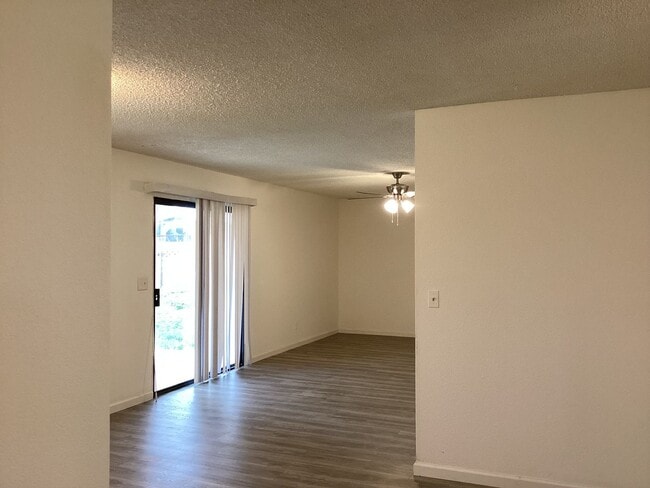 Foto del edificio - 16385 N D St