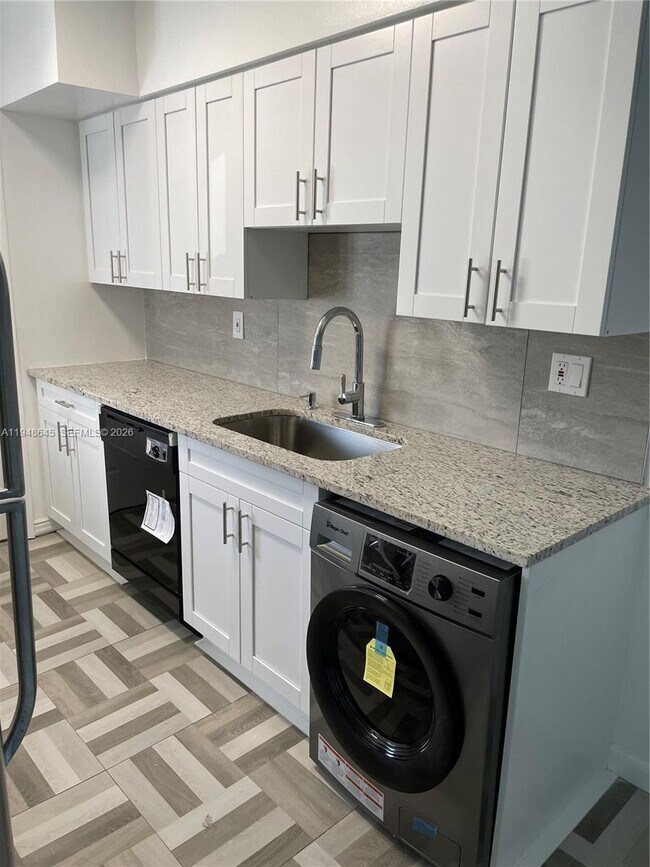 Foto del edificio - 1840 S Treasure Dr