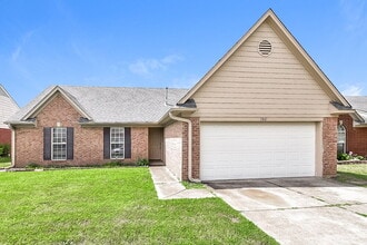 Building Photo - 1801 Cherry Creek Dr