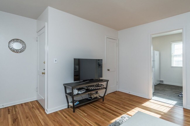 Living Room - 1702 S Phillips Ave