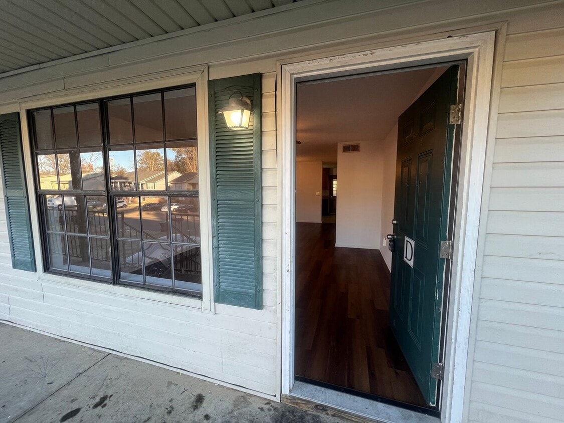 Photo - 621 33rd Street E