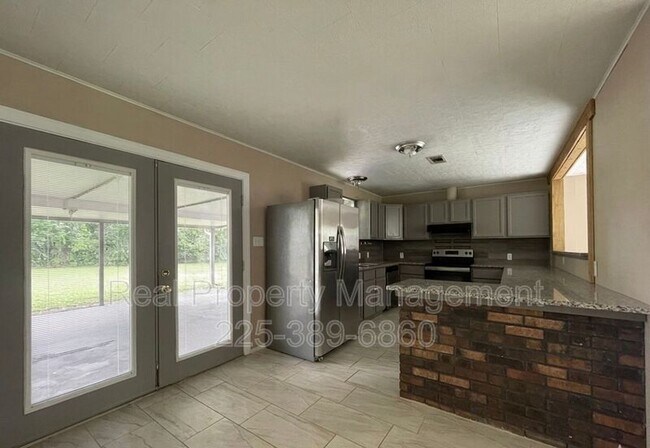 Foto del edificio - 18322 Eldon St