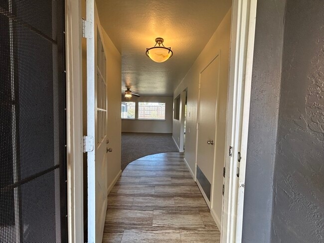 Foto del edificio - 2213 N Cirby Way